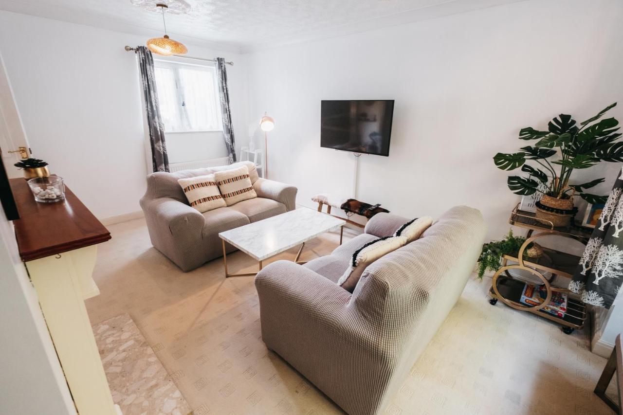 Booker Avenue House - 4 Bedroom House With Garden And Parking Milton Keynes Buitenkant foto