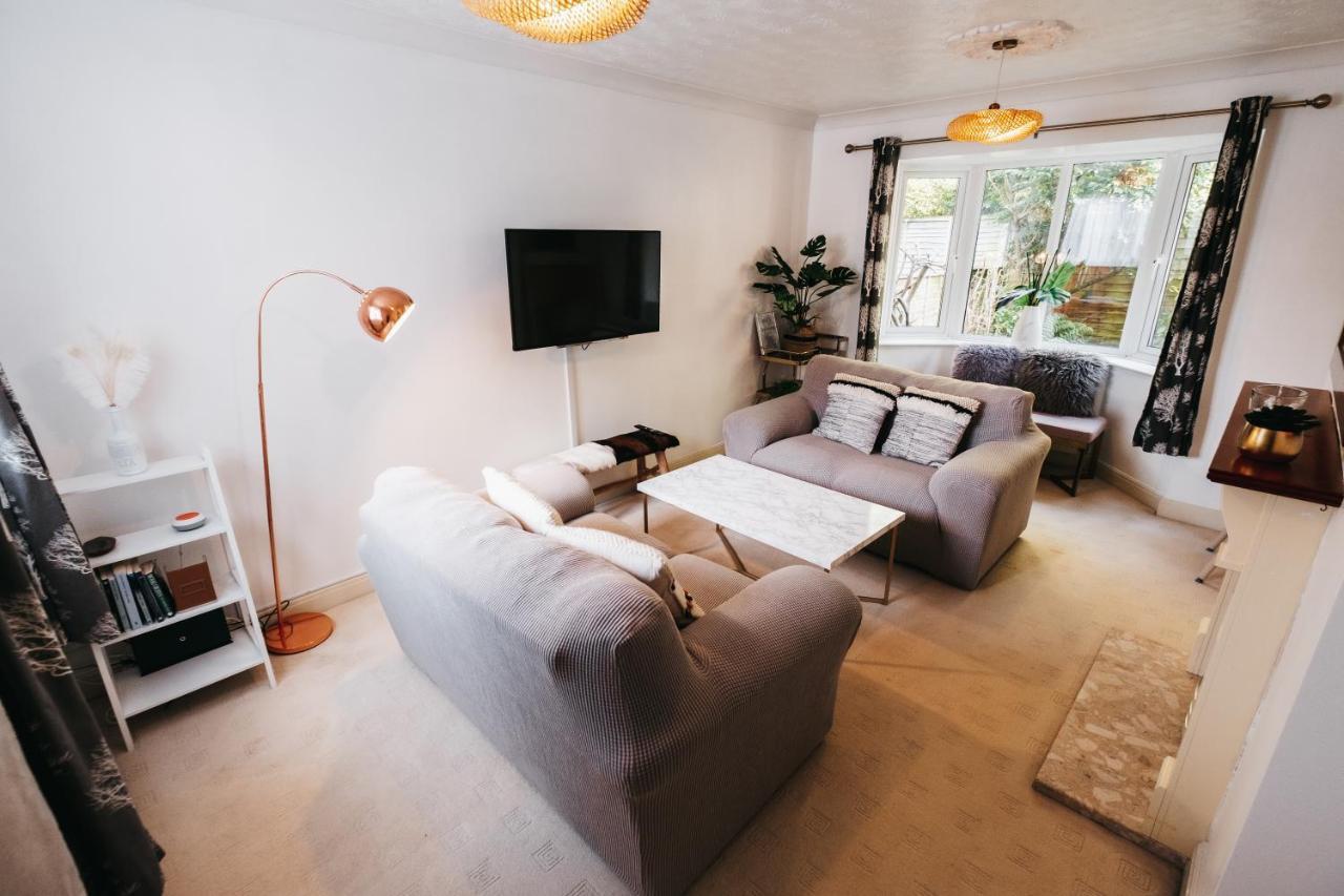 Booker Avenue House - 4 Bedroom House With Garden And Parking Milton Keynes Buitenkant foto