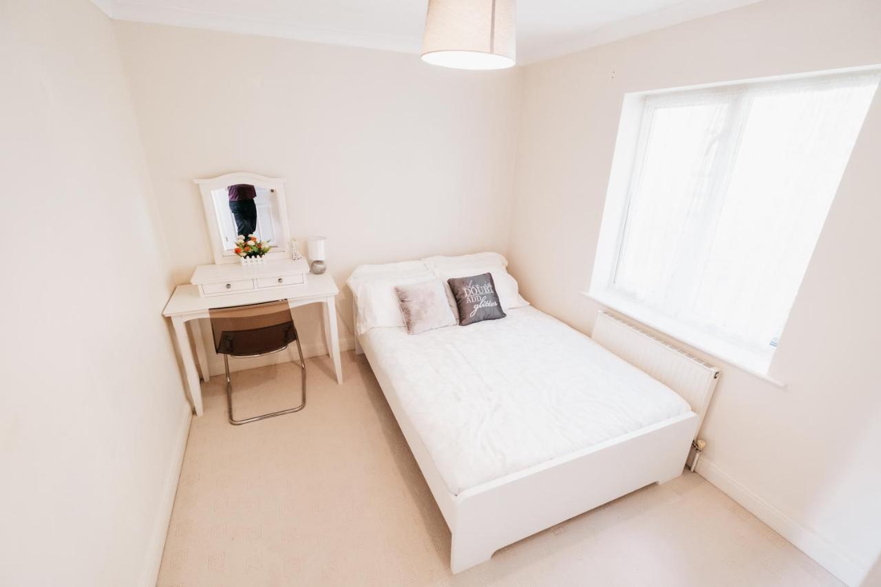 Booker Avenue House - 4 Bedroom House With Garden And Parking Milton Keynes Buitenkant foto
