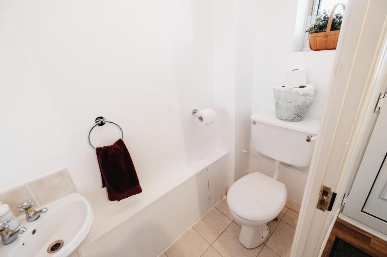 Booker Avenue House - 4 Bedroom House With Garden And Parking Milton Keynes Buitenkant foto