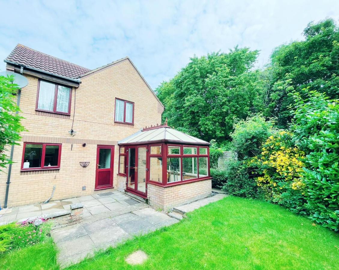 Booker Avenue House - 4 Bedroom House With Garden And Parking Milton Keynes Buitenkant foto